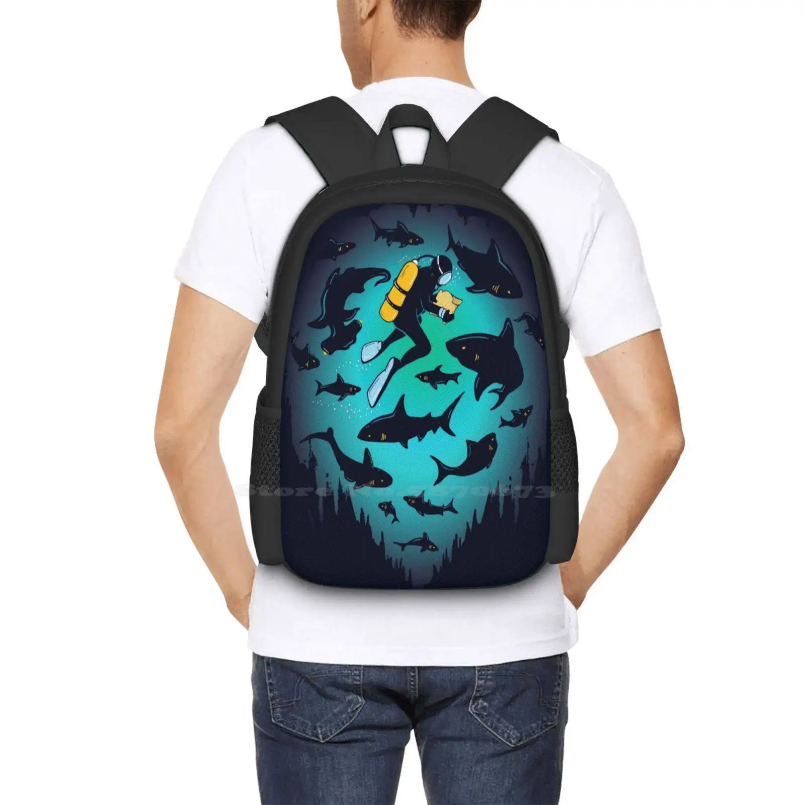 Прикрученный | Забавная иллюстрация акулы и дайвера Сумка для дизайна студенческого рюкзака Аквалангист Акула под водой Океан Глубокое море - 5